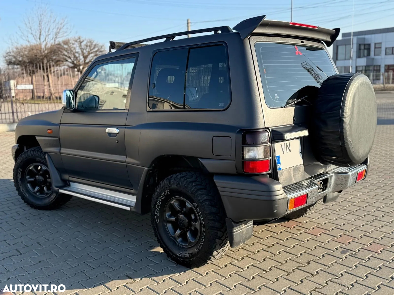 Mitsubishi Pajero - 4