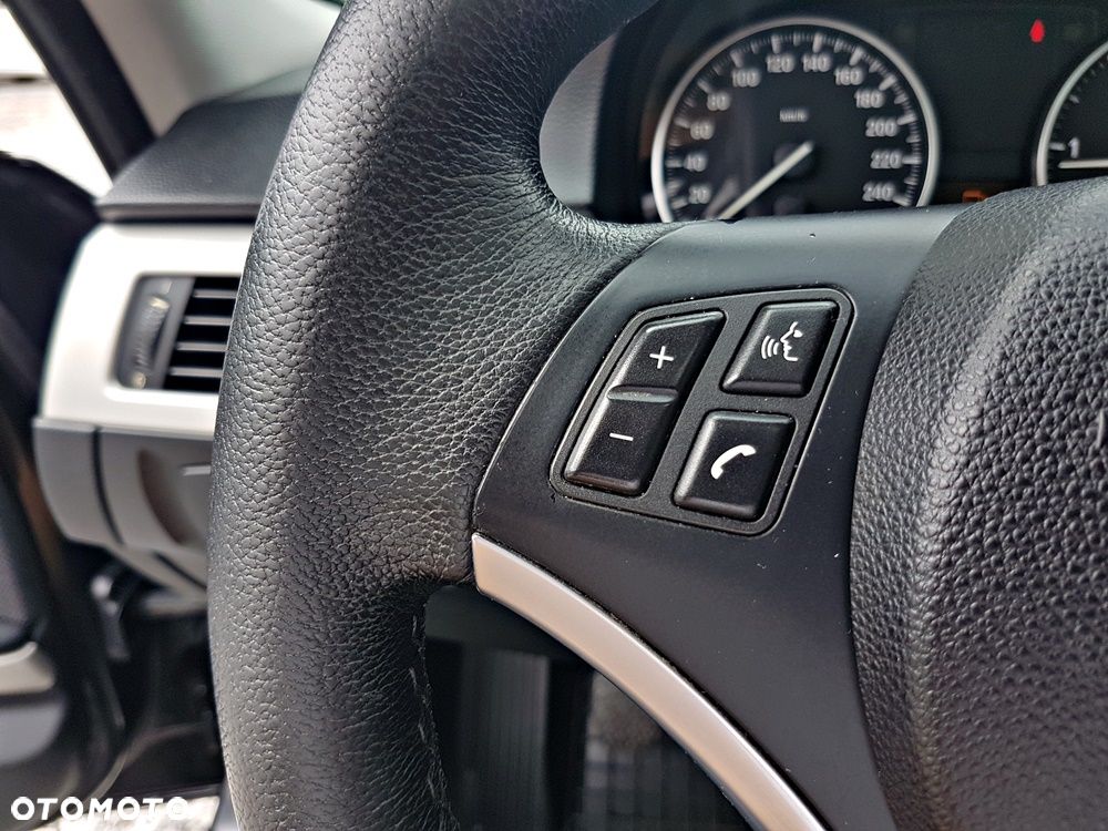BMW Seria 3 320d Efficient Dynamics - 17
