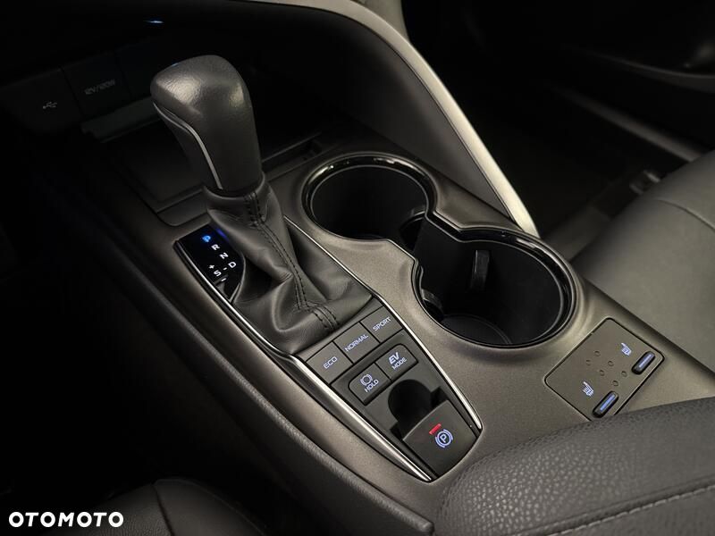 Toyota Camry 2.5 Hybrid Comfort CVT - 18