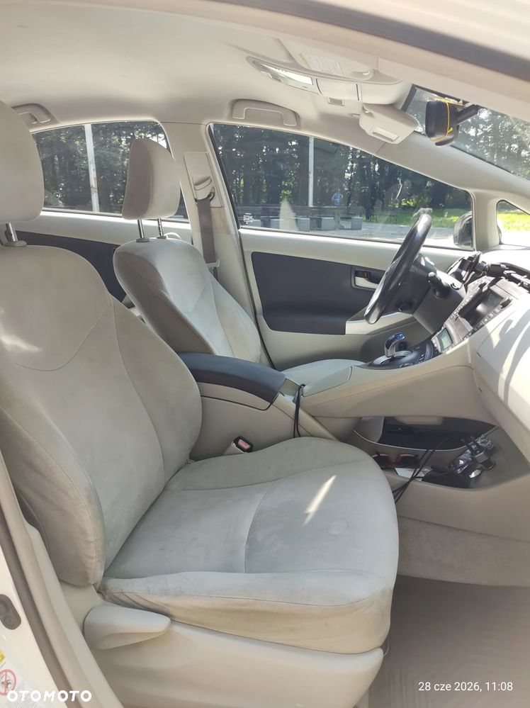 Toyota Prius 1.8 HSD Prestige - 9
