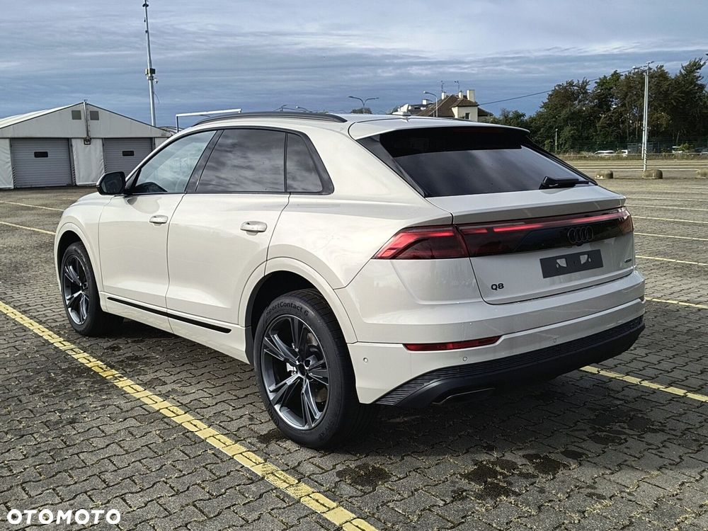 Audi Q8 - 12