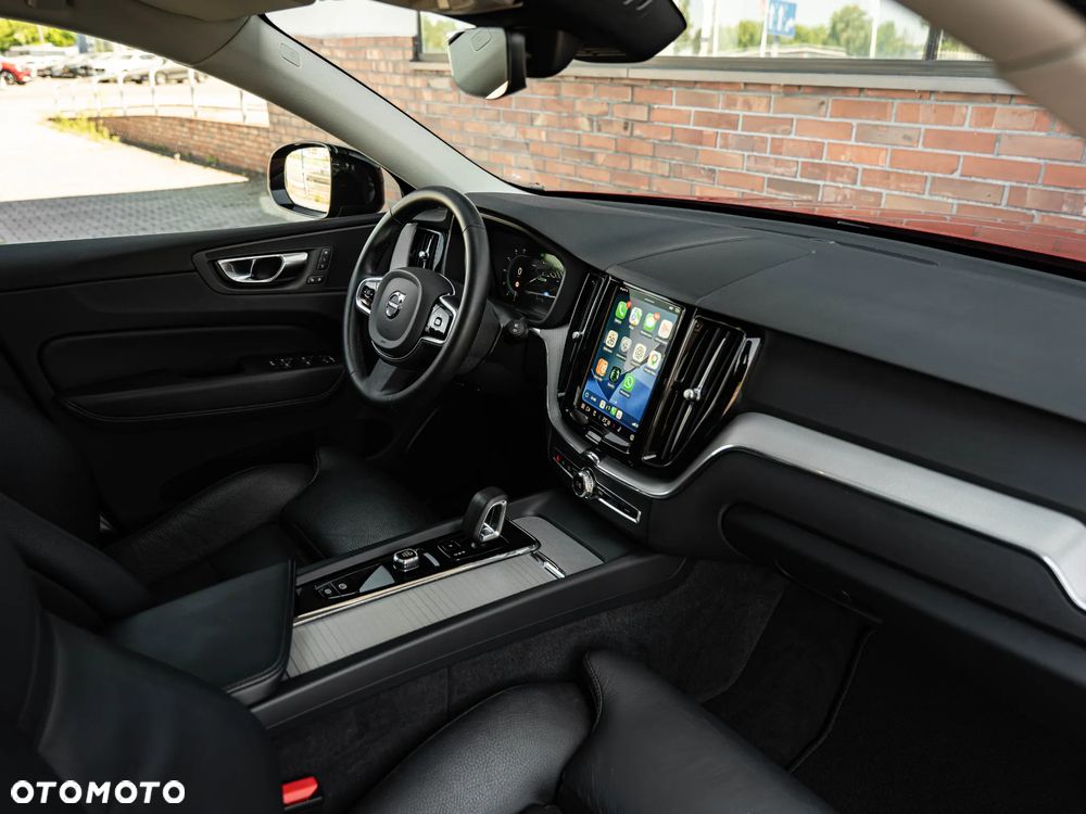 Volvo XC 60 B4 D Plus Dark - 25