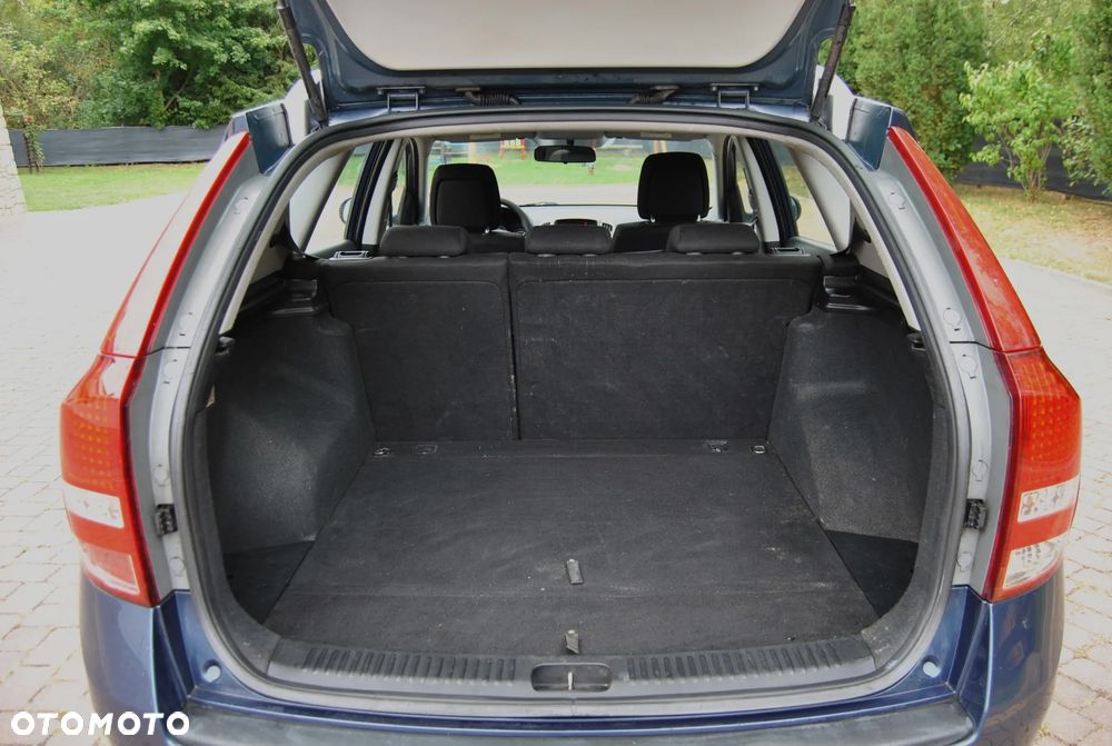 Kia Ceed 1.4 CVVT SW Spirit - 12