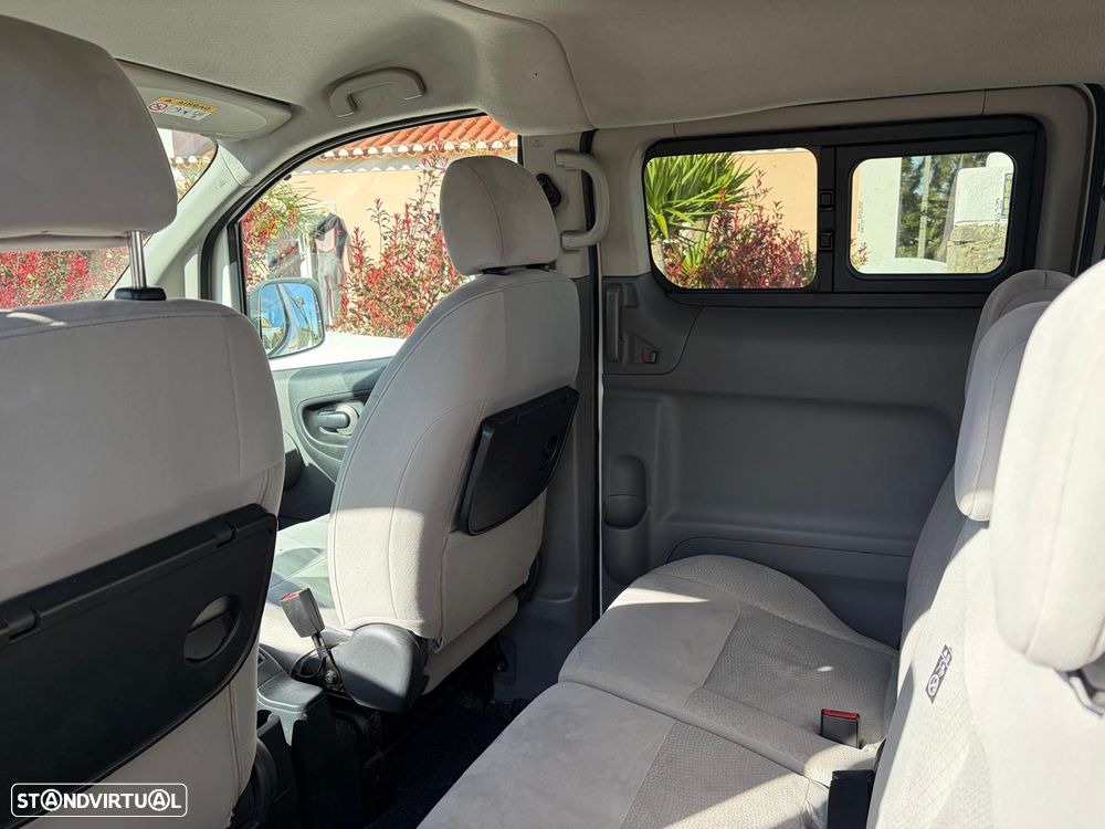Nissan NV200 Combi - 11