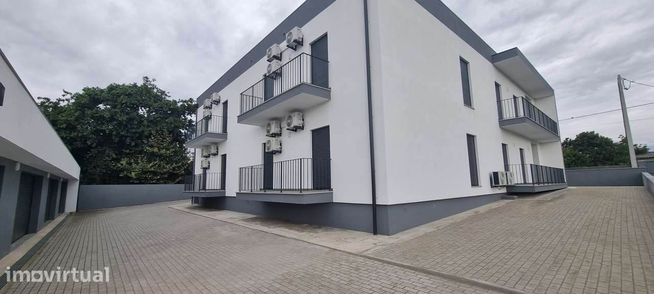 Apartamento T3 com garagem, varanda e ar condicionado - Grande imagem: 2/10