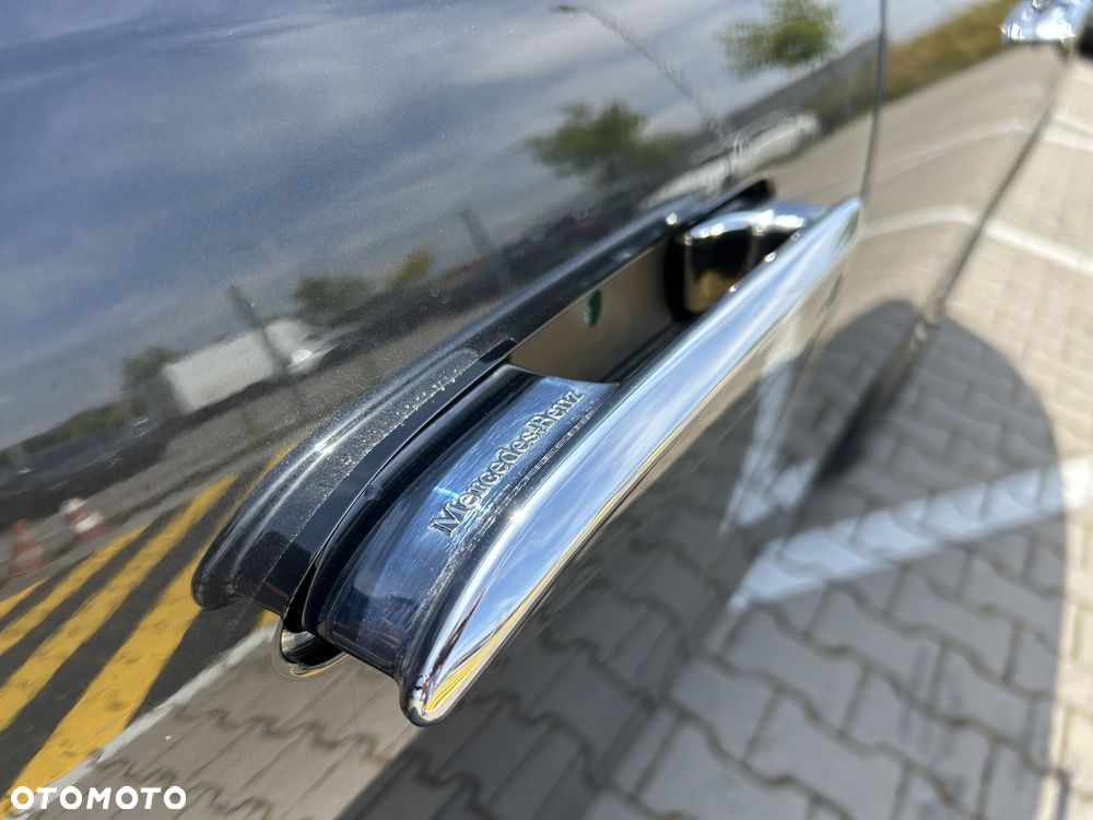 Mercedes-Benz Klasa E 300 PHEV 4-Matic AMG 9G-Tronic - 12