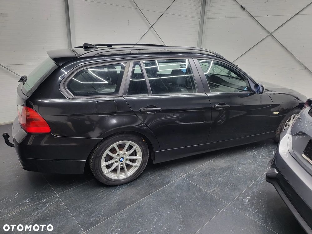 BMW Seria 3 318i - 24