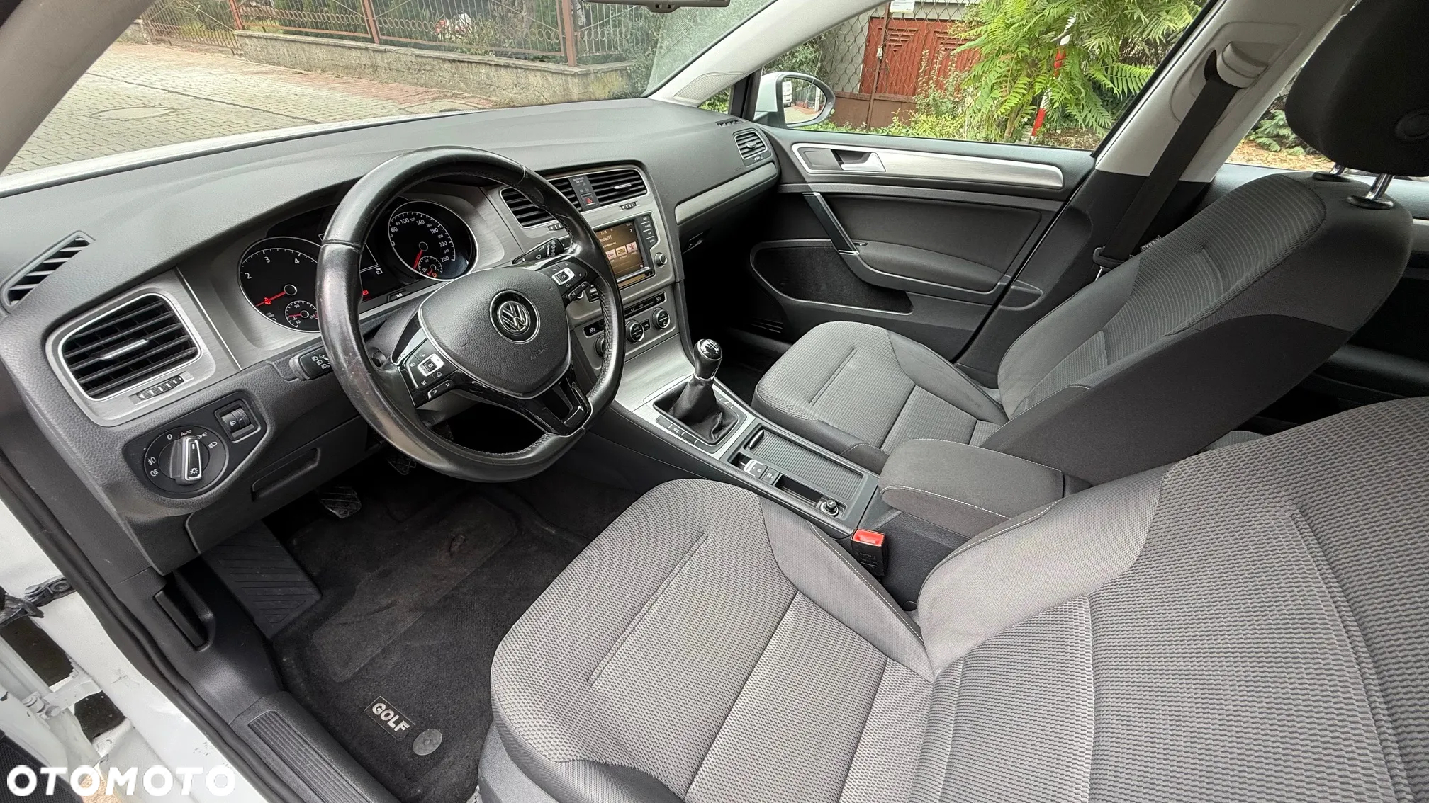 Volkswagen Golf 1.6 TDI BlueMotion Comfortline - 9