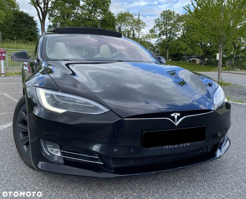 Tesla Model S - 1