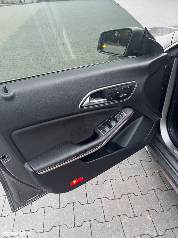 Mercedes-Benz CLA Shooting Brake 250 AMG Line - 11