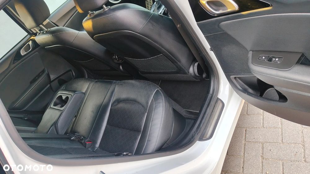 Kia Ceed 1.6 GDI PHEV L Business Line DCT - 23