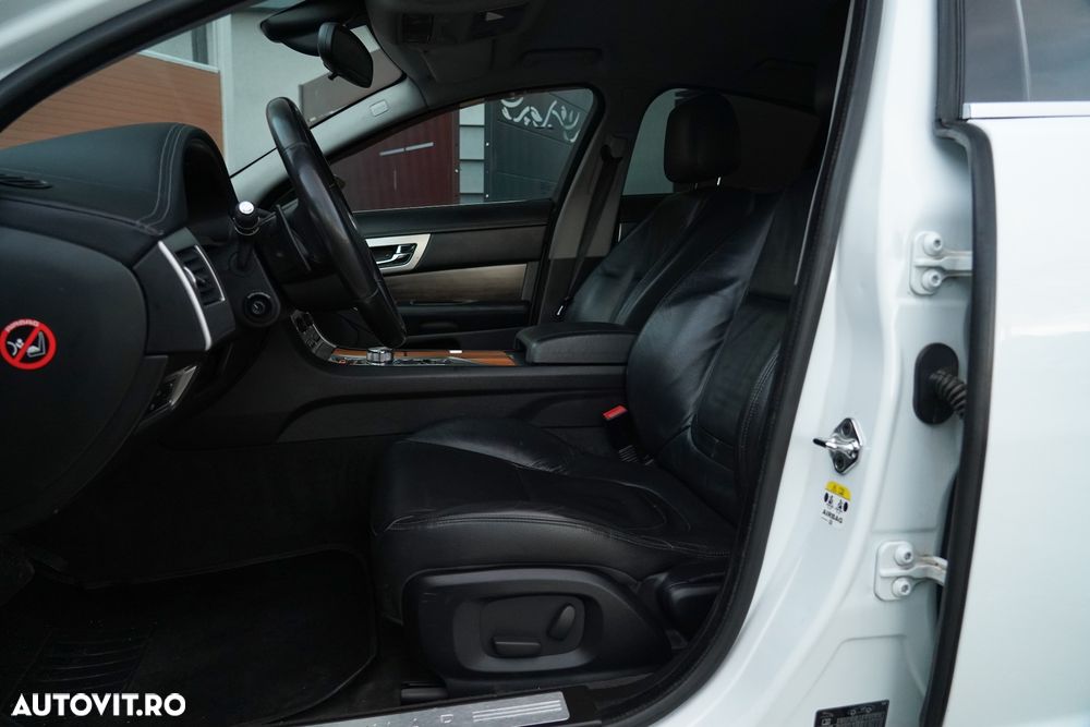 Jaguar XF 2.2D Luxury - 18