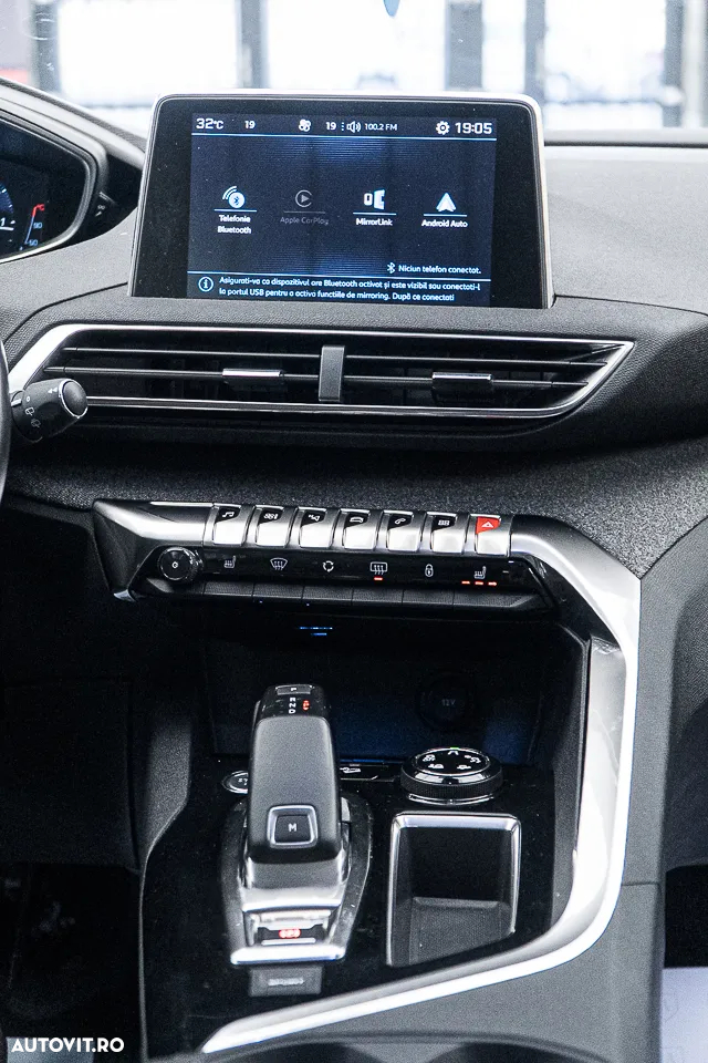 Peugeot 3008 1.2 PureTech Turbo S&S EAT6 Allure - 4