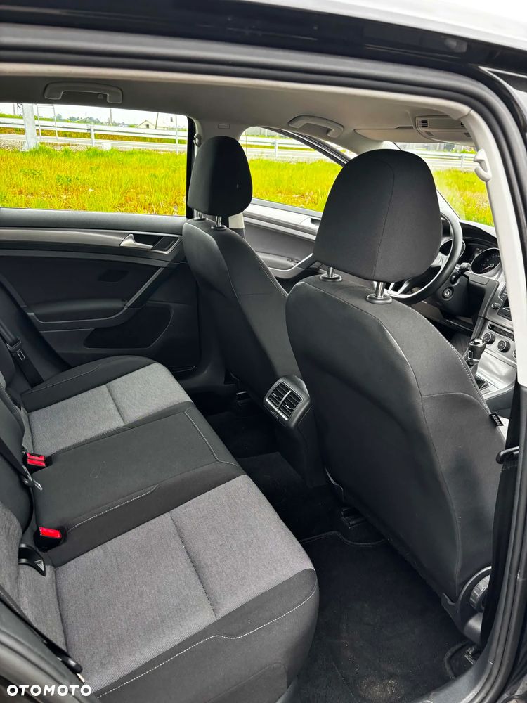 Volkswagen Golf - 11