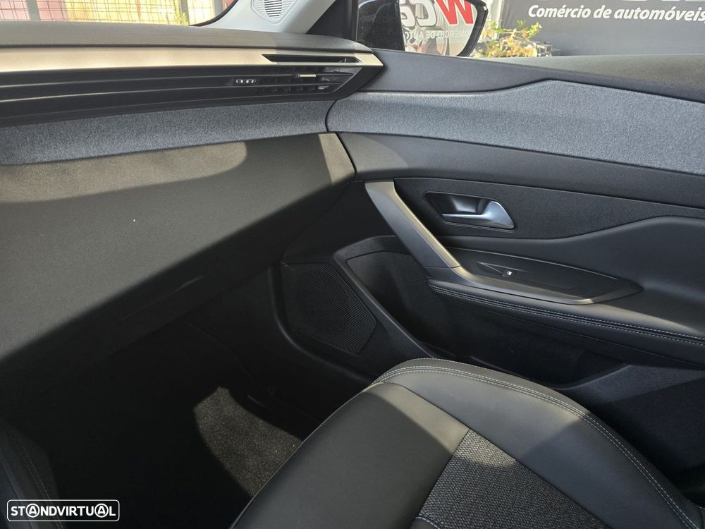 Peugeot 308 SW 1.2 PureTech Allure - 17