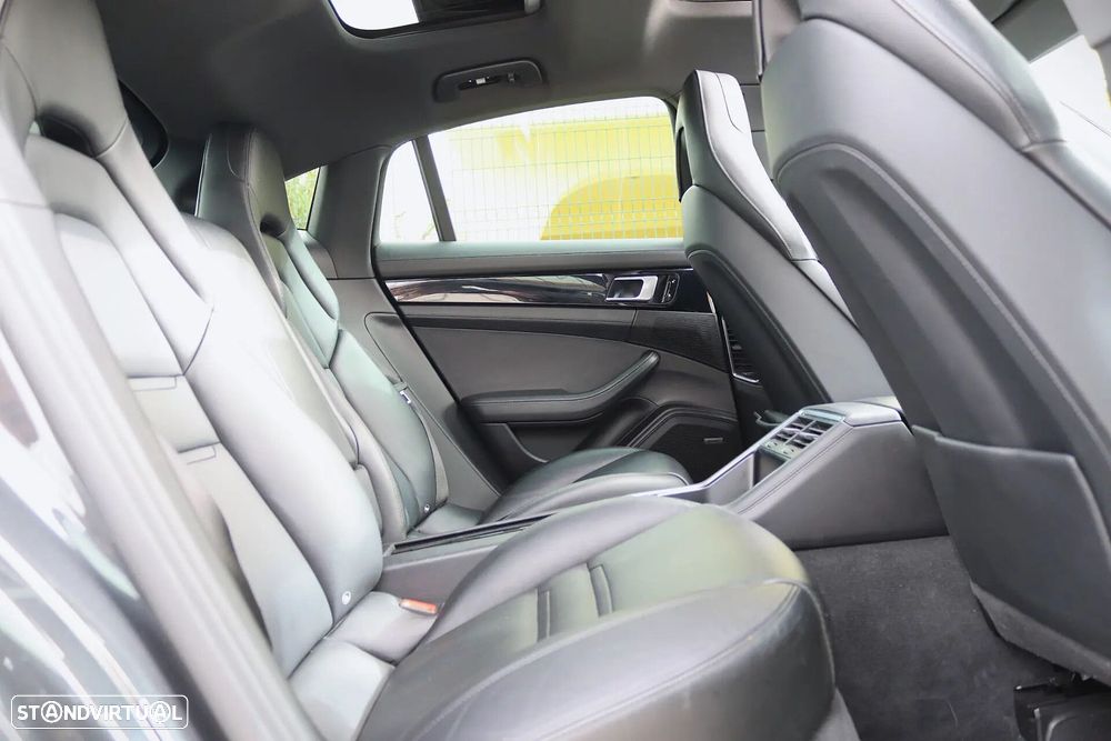 Porsche Panamera - 43