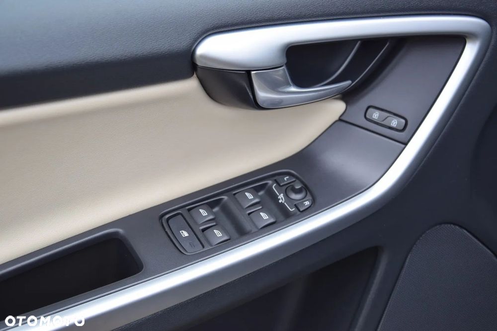 Volvo XC 60 D5 AWD RDesign - 15