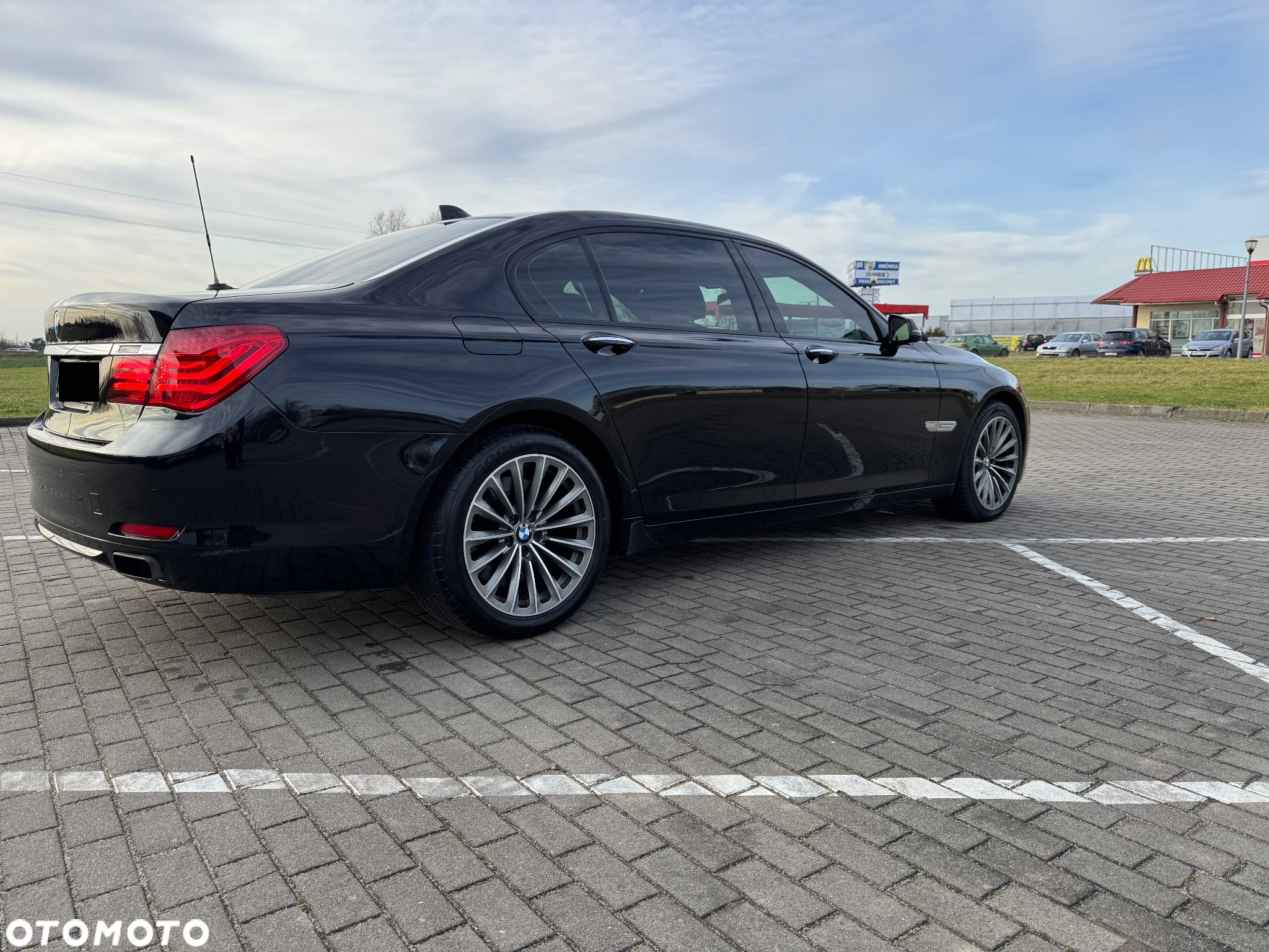 BMW Seria 7 750Li xDrive - 5