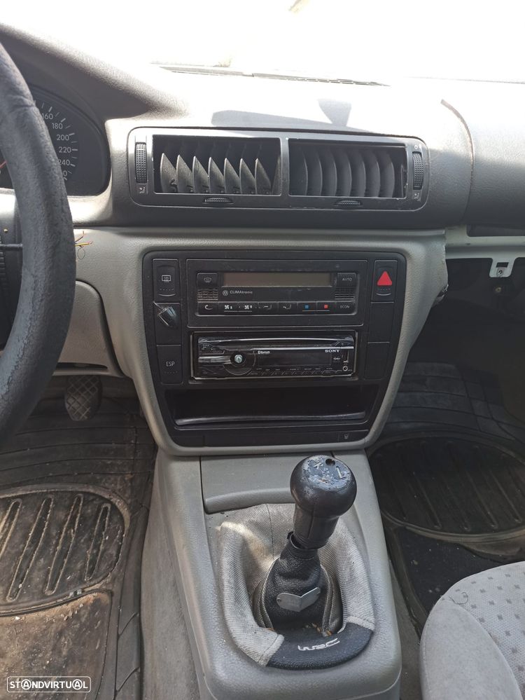 VW Passat Variant 2.5 TDi Highline - 13