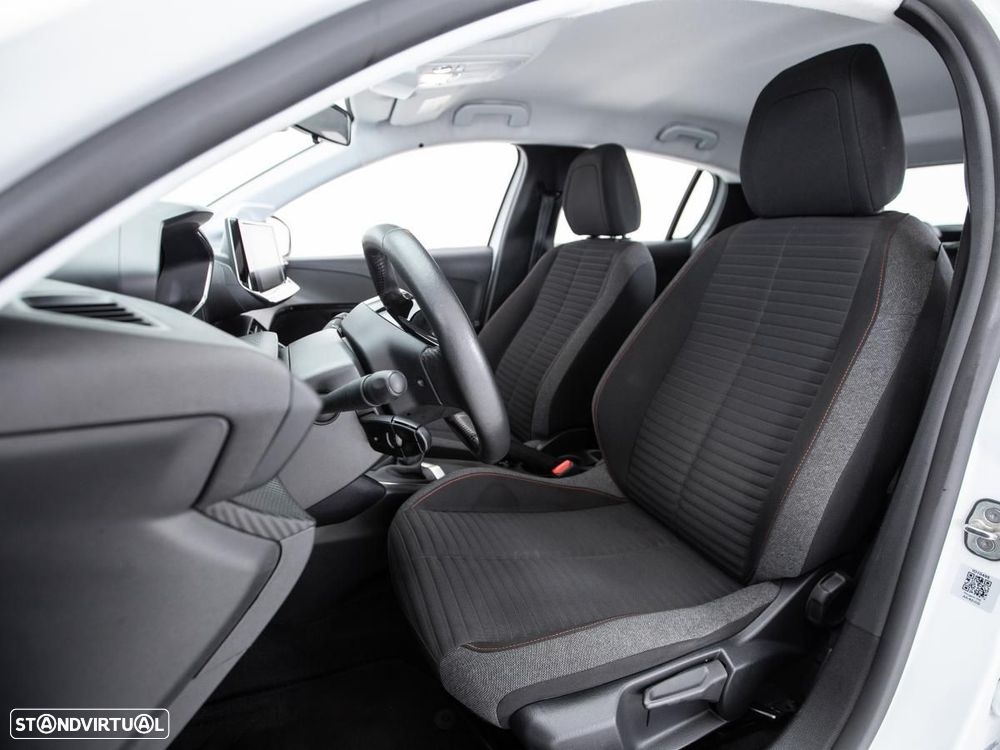 Peugeot 208 - 8