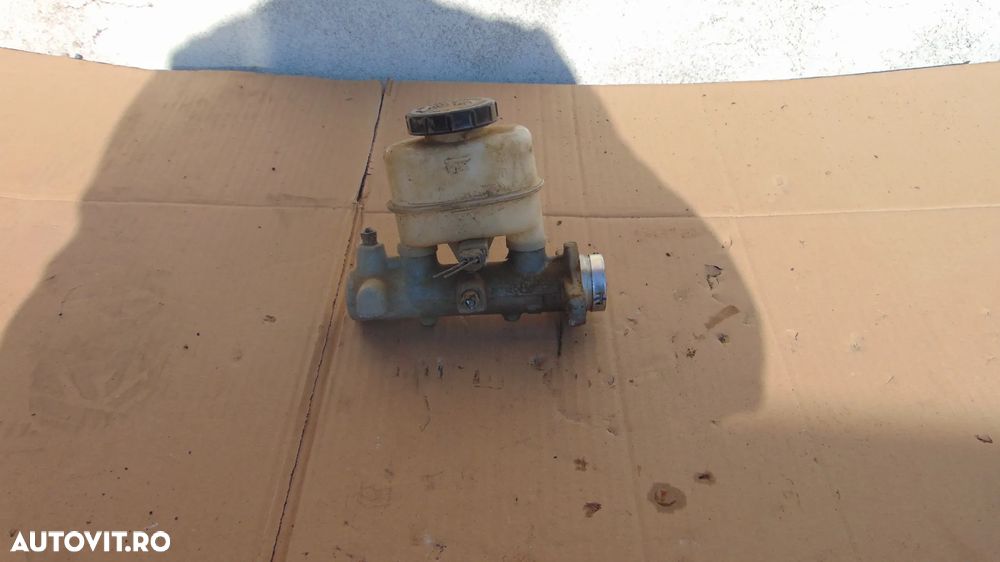 Pompa centrala de frana Nissan Navara D 22 motor 2.5 an 2002 - 3