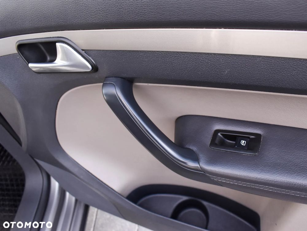 Volkswagen Touran 2.0 TDI DPF Cross - 17