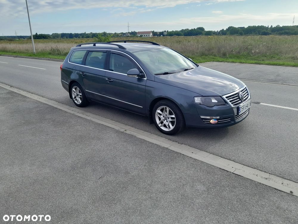 Volkswagen Passat - 1