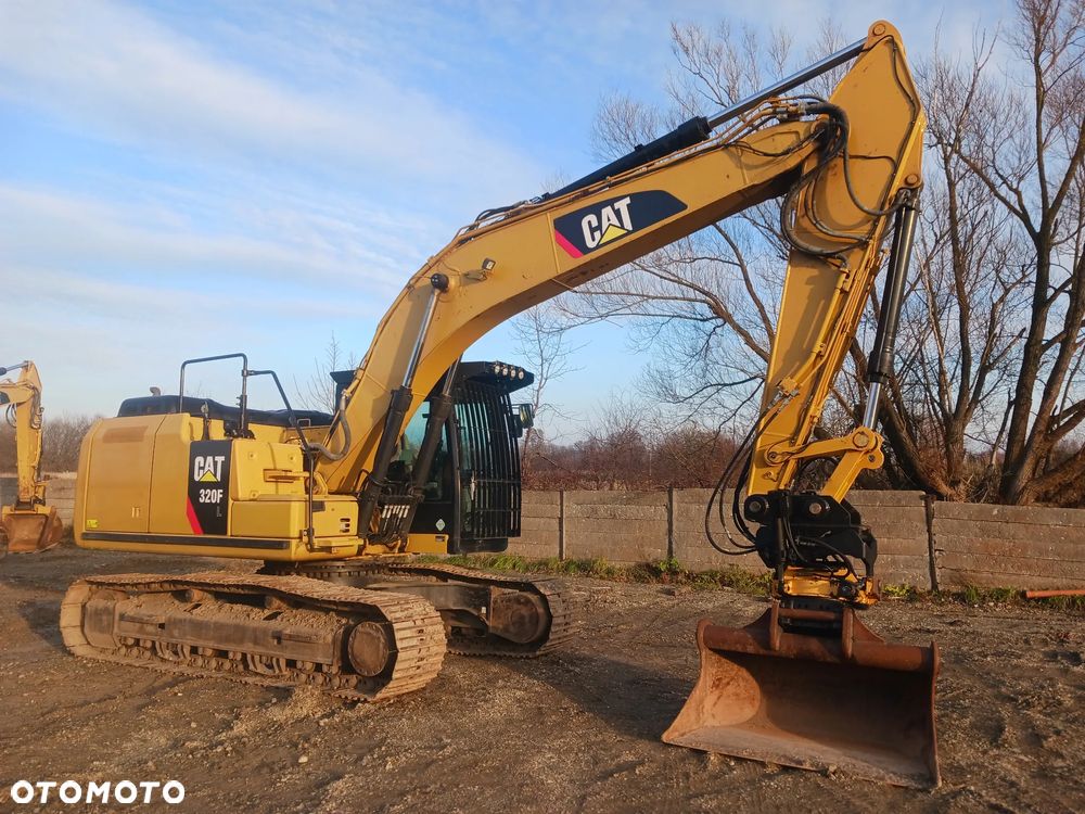 Caterpillar 320F - 2