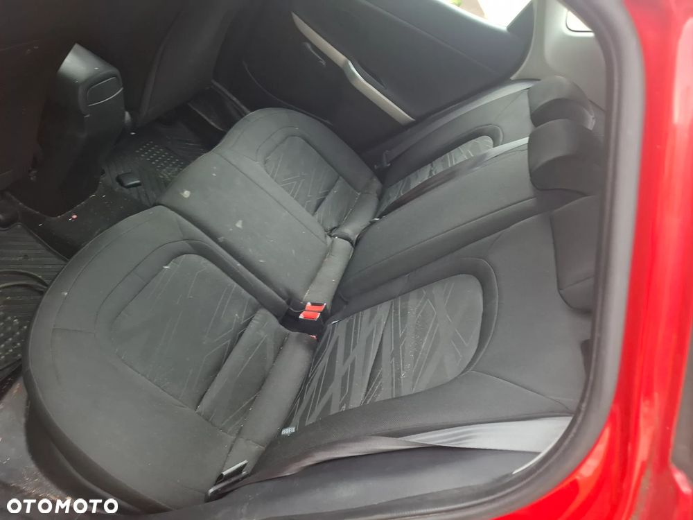 Kia Ceed - 11