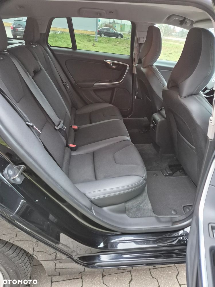 Volvo V60 D5 Momentum - 19