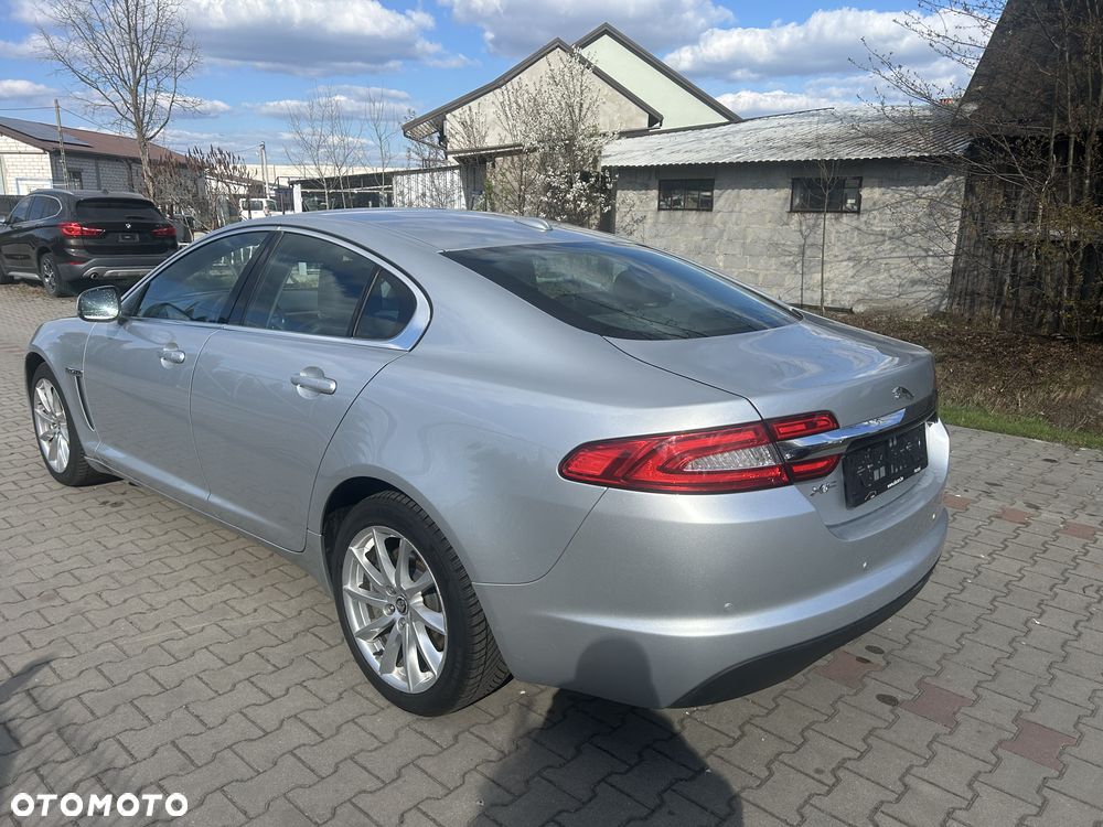 Jaguar XF 2.2 D Luxury - 9