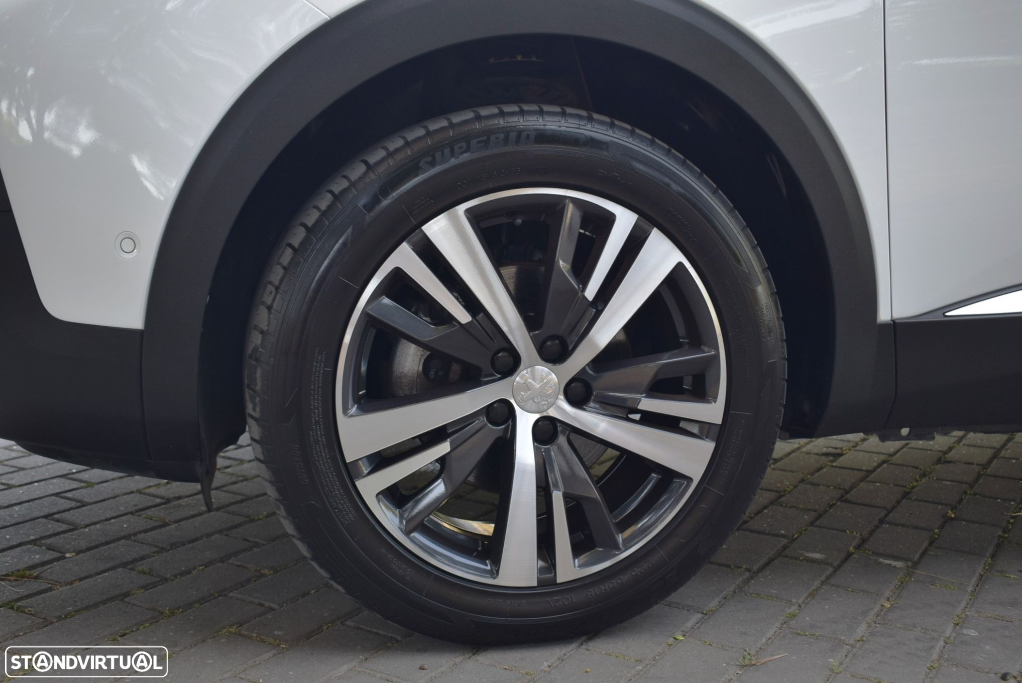 Peugeot 3008 1.2 PureTech Allure EAT8 - 44