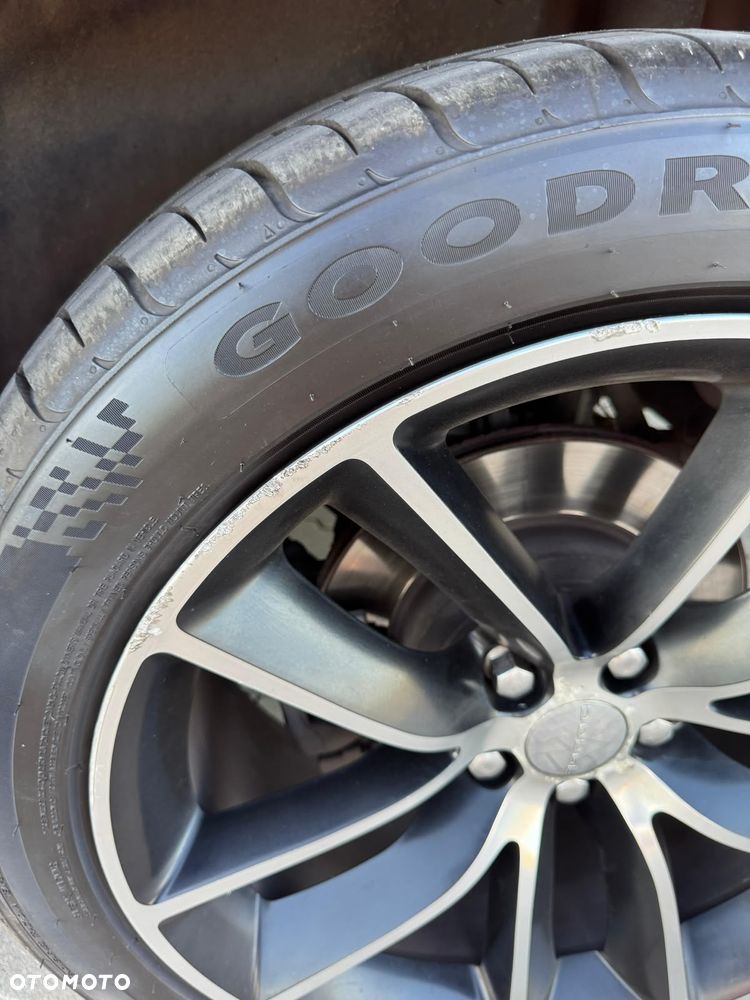 Dodge Challenger - 8