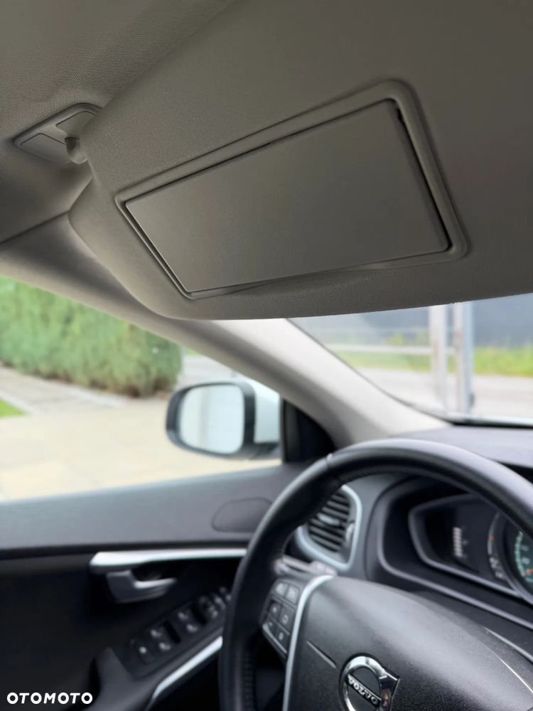 Volvo V40 D4 Drive-E Inscription - 19