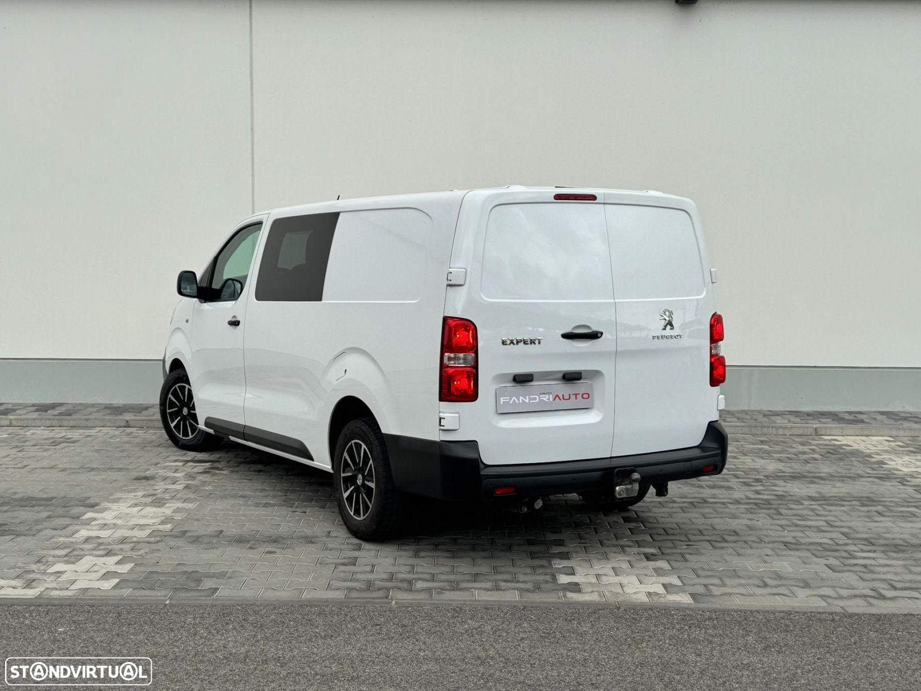 Peugeot Expert 2.0 BlueHDi L2H1 Semi-Vidrado - 17