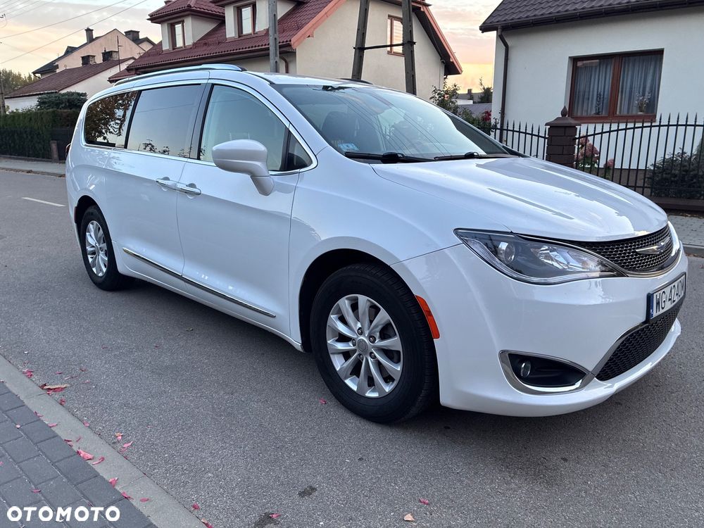 Chrysler Pacifica - 3