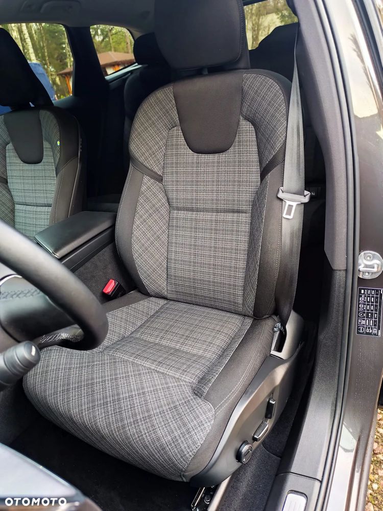 Volvo XC 60 D5 AWD Momentum - 17