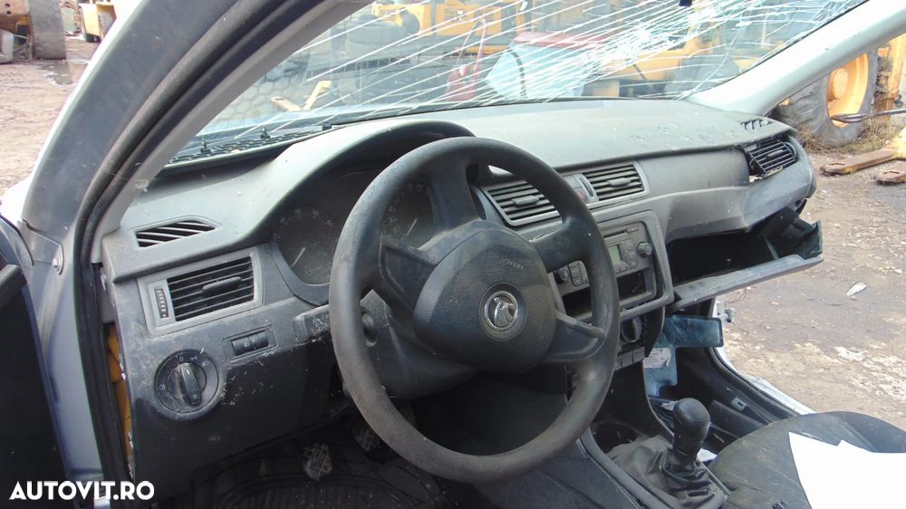 Bara fata Skoda Rapid an 2013-2019 - 14