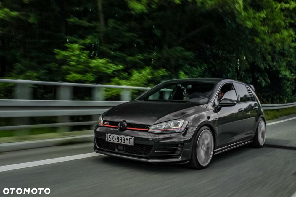 Volkswagen Golf - 2
