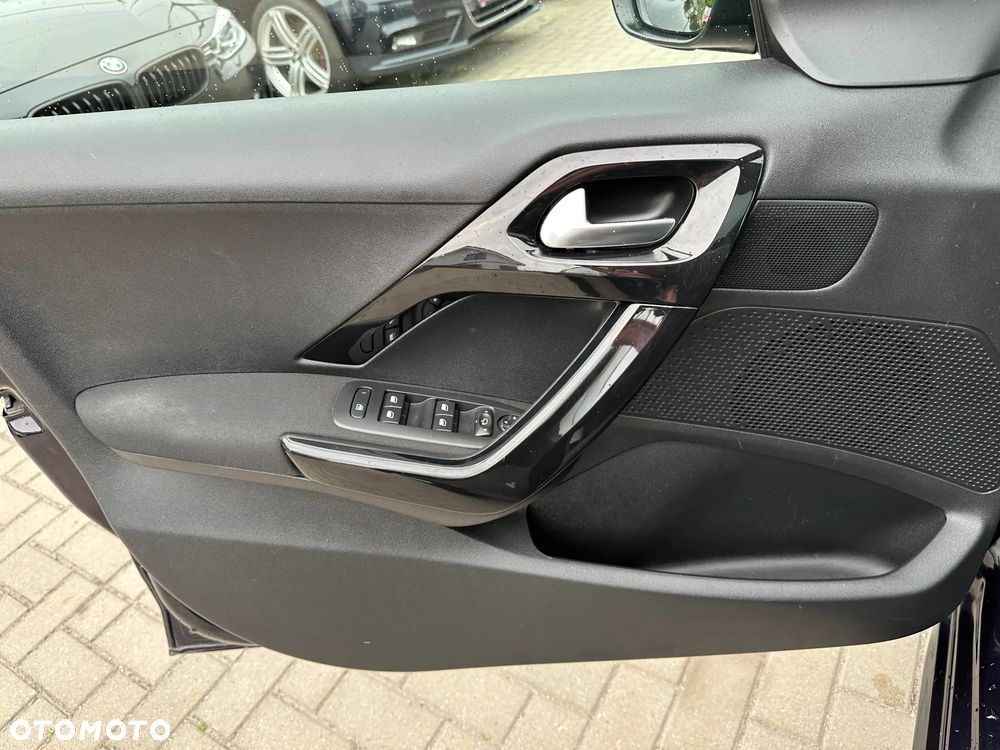 Peugeot 208 - 18