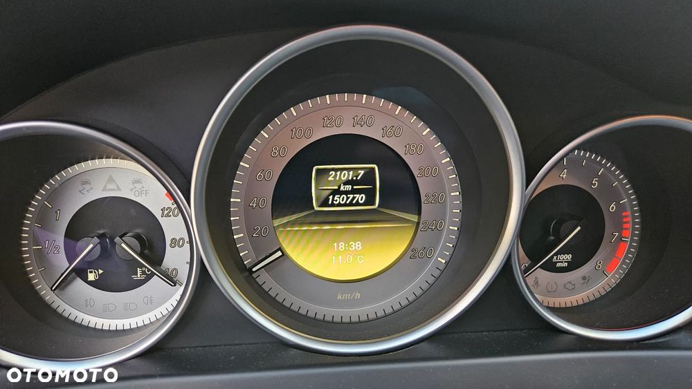 Mercedes-Benz Klasa C 180 CGI BlueEff - 20