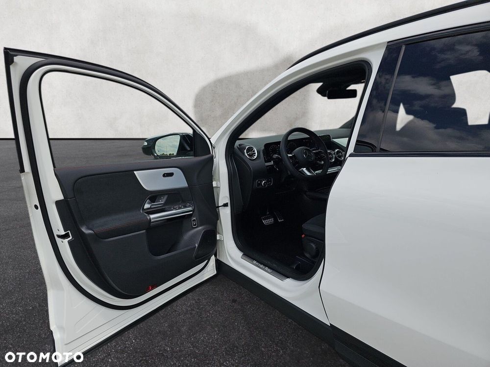 Mercedes-Benz GLA - 11