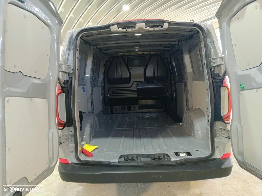 VW Transporter T7 Cargo 2.0 TDI L1H1 - 9