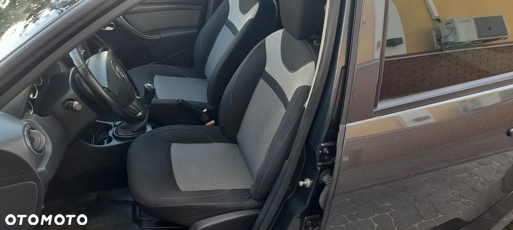 Dacia Duster 1.6 SCe Laureate S&S - 8