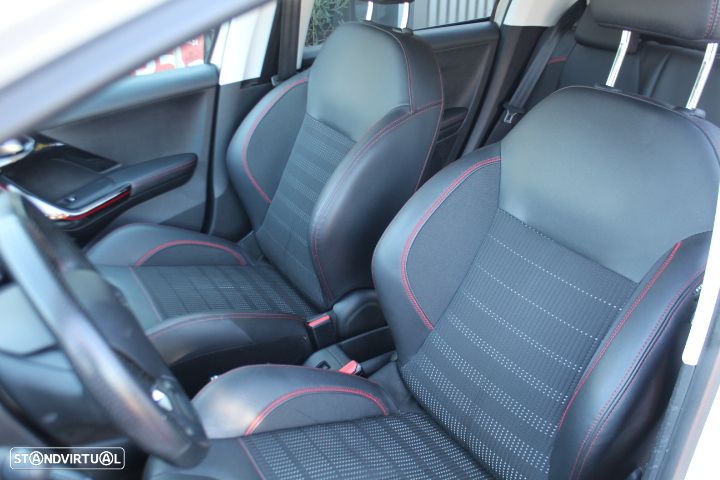 Peugeot 208 1.2 PureTech GT Line EAT6 - 17