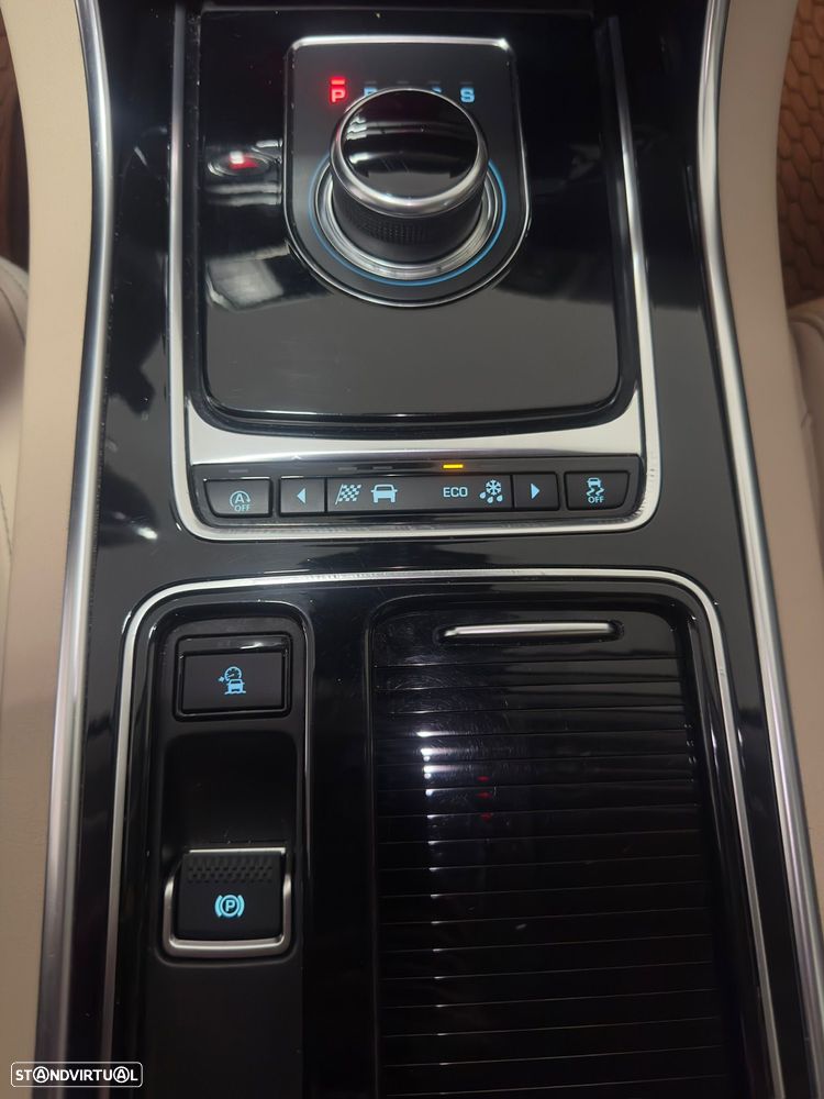 Jaguar XE 2.0 D Prestige Aut. - 10