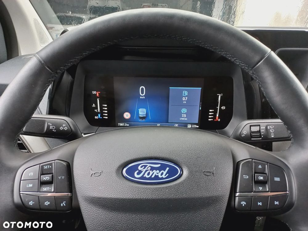 Ford Transit Courier - 33