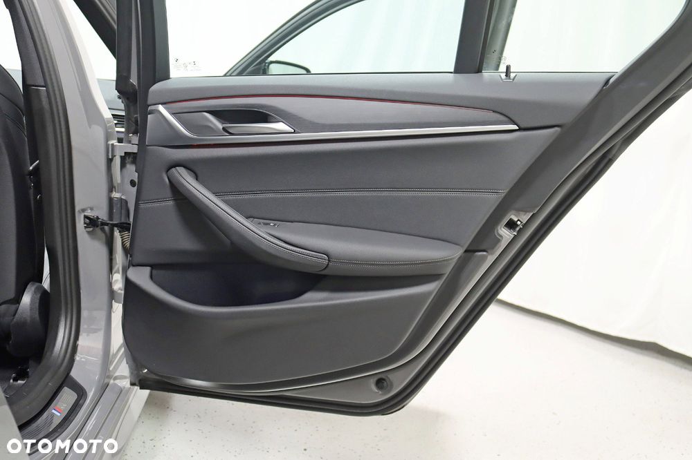 BMW Seria 5 530i xDrive M Sport Edition - 33