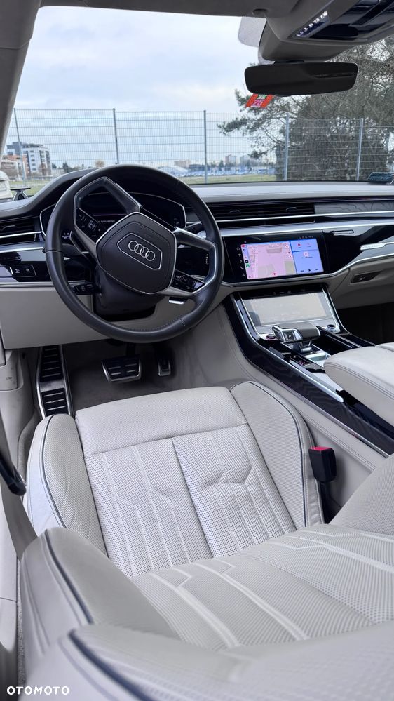 Audi S8 - 2