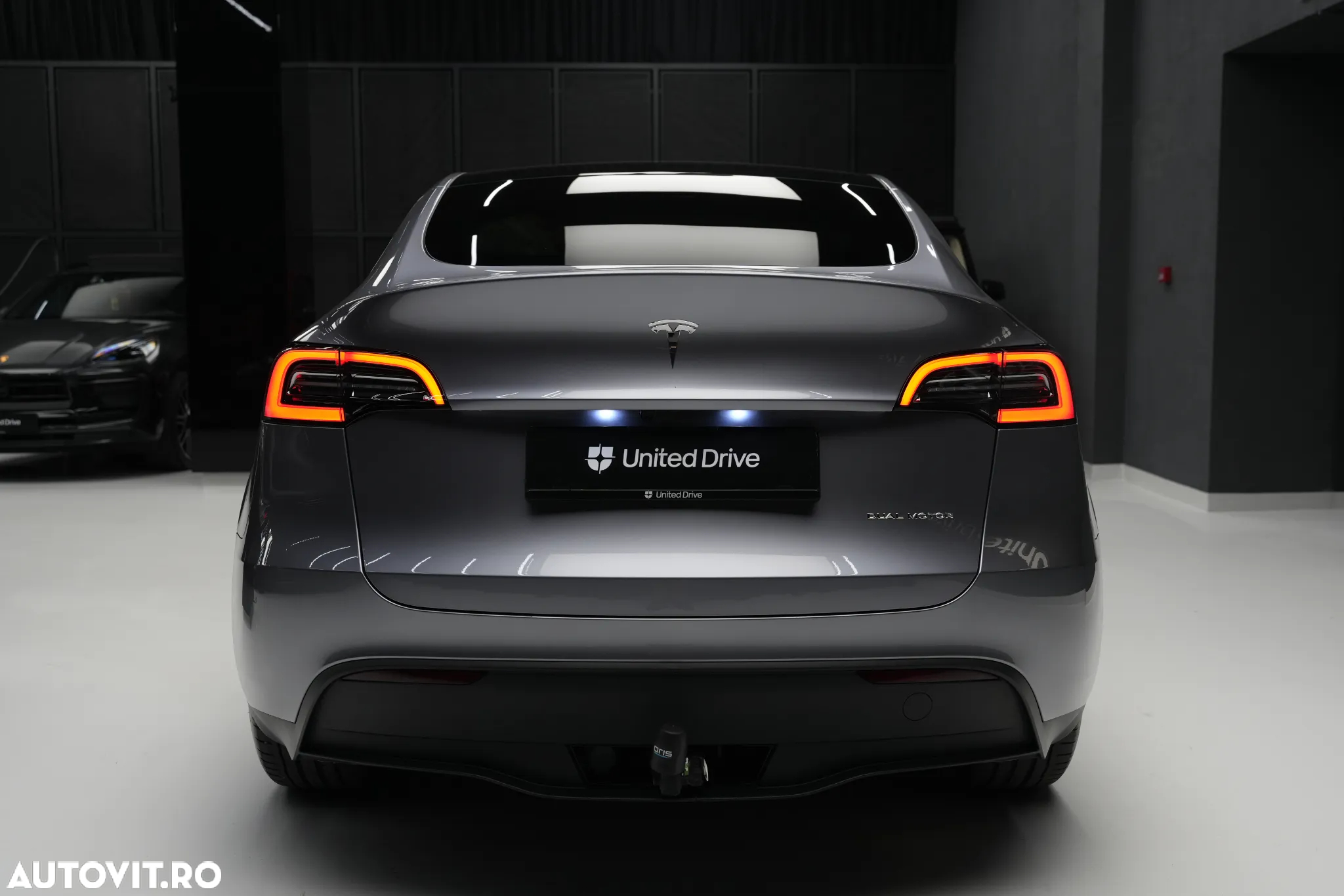 Tesla Model Y AWD Long Range - 28